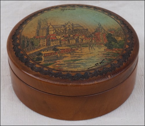 S KOLESNIKOFF Mauchline Ware Painted Carved Box Signed 1950