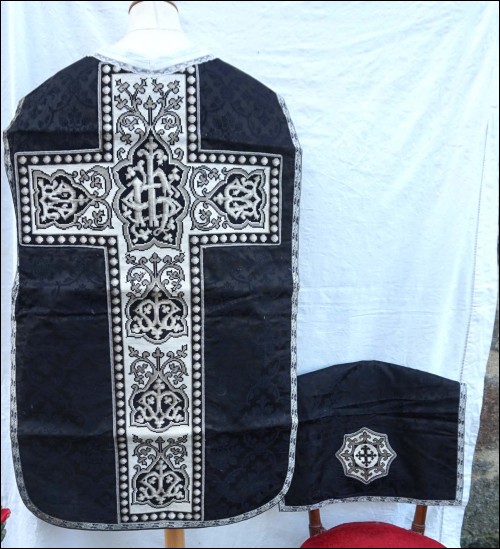 Chasuble Cover Chalice Black Damask Silk NeedlePoint 1880