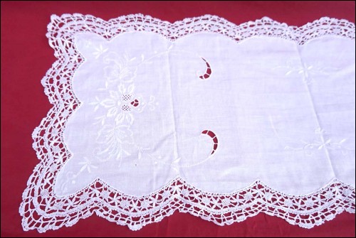 Table Runner Centerpiece Embroidered Cutwork Flower 32 1/4