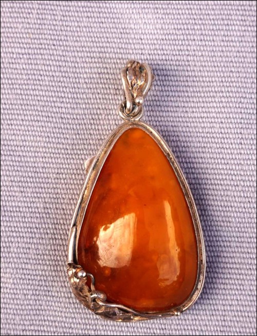 Art Nouveau Pendant Butterscotch Baltic Amber Sterling Silver 12Gr
