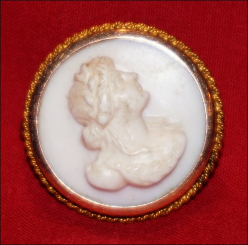 Young Lady Profile Brooch Ø 3/4