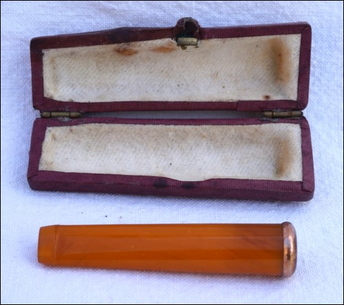 Egg Yolk Amber Cigar Cigarette Holder No Smoked 14 K Gold Ring Boxed