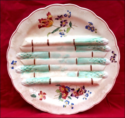 Art Nouveau Asparagus Scalloped Plate Majolica Longchamp 1890's