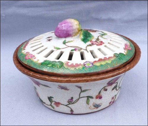 Chinese Porcelain Scent Potpourri Lidded Box Wong Lee