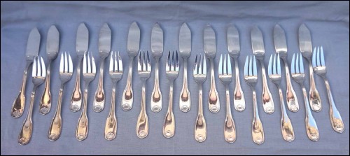 Fish Flatware Fork Knive Set of 12 Shell Coquille Model Ercuis Silver Plate